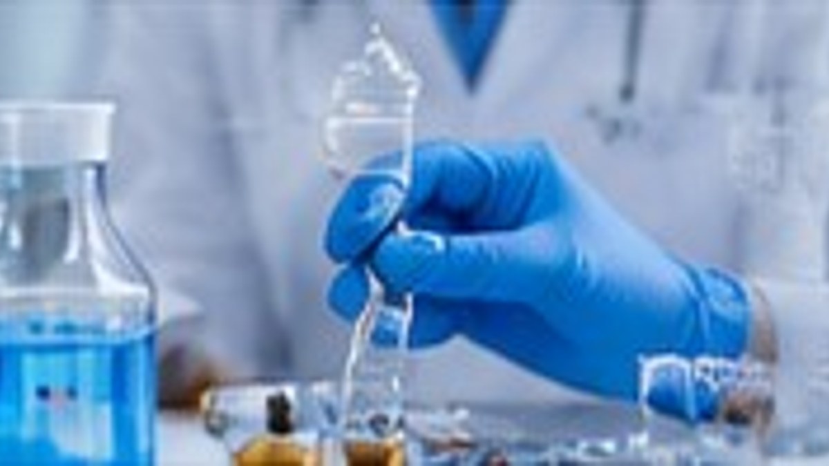 Sales professional reviewing a molecular diagnostics laboratory workflow with colleagues.